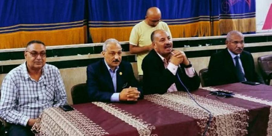 مدير تعليم المنيا يؤكد على انضباط لجان امتحانات الثانوية العامة