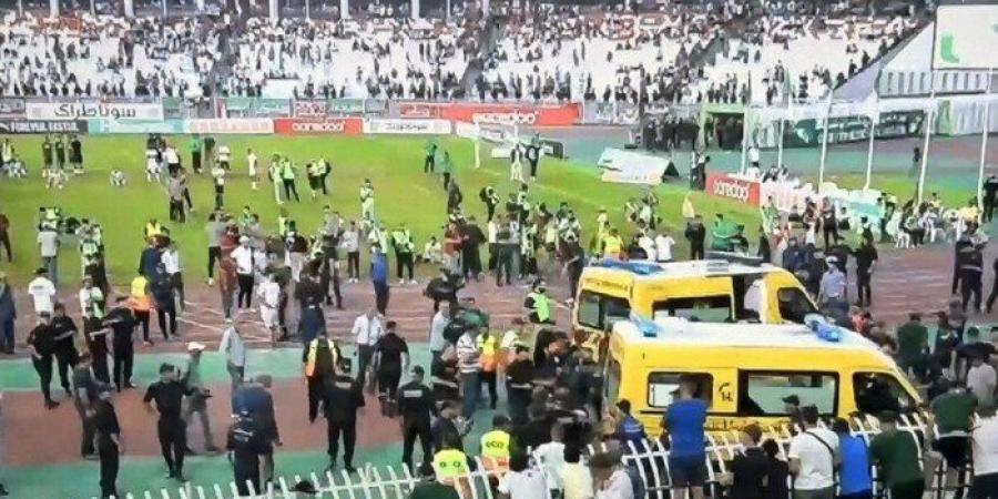 سقوط مشجعين من المدرجات يفسد احتفالات مولودية الجزائر بلقب الدوري