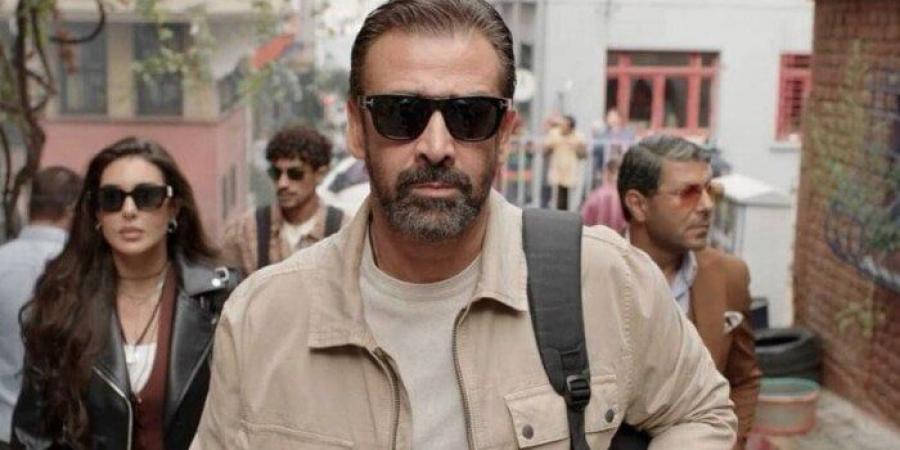 «المشروع X» لـ كريم عبد العزيز يتربع على عرش الإيرادات بدور السينما