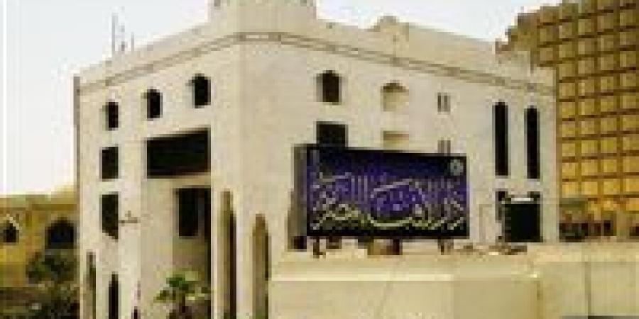 ما حكم الصلاة في النعال؟.. دار الإفتاء تجيب