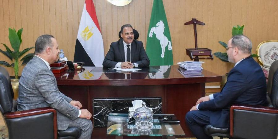 حافظ الشرقية يستقبل رئيس جهاز تنمية المشروعات المتوسطة والصغيرة