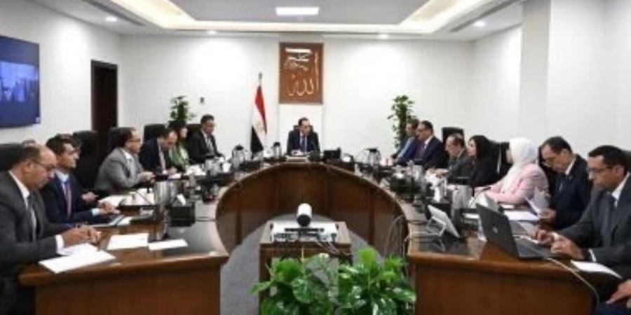 رئيس الوزراء يعقد اجتماعاً لبحث واستعراض فرص وتحديات صناعة السكر