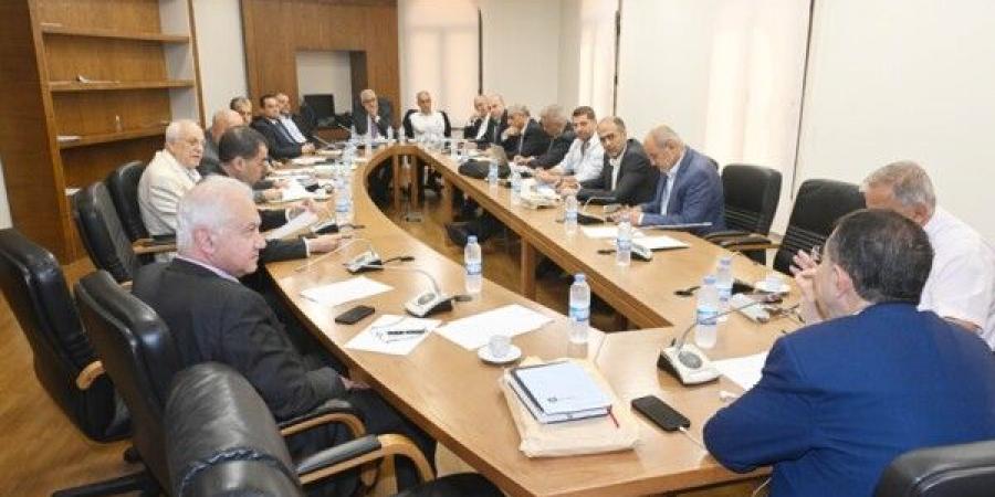 لجنة الأشغال العامة ردّت اقتراح قانون إعفاء شاحنات النقل الخارجي من الرسوم