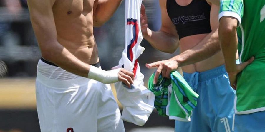 لاعب سياتل الأمريكي بعد مواجهة حكيمي: "لا أصدق أنني لعبت ضده.. كان حلمًا بالنسبة لي"