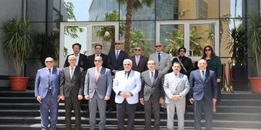 رئيس جامعة مدينة السادات تشهد اجتماع مجلس الجامعات الأهلية بجامعة الفيوم