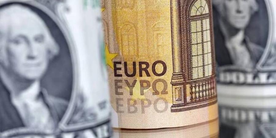 الدولار يتراجع مع شهية المخاطرة وهدوء الشرق الأوسط