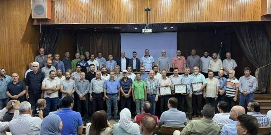 تكريم العمال المتميزين في كهرباء ريف دمشق تقديراً لجهودهم