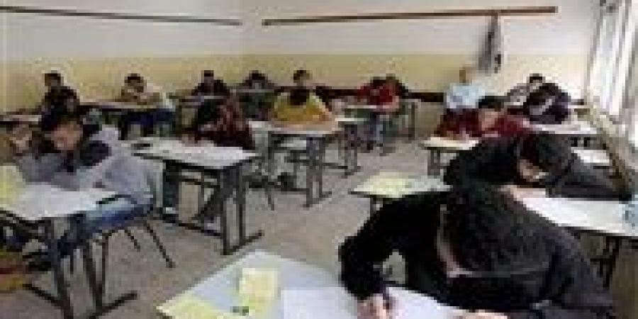 إصابة مراقب بمغص كلوي داخل لجنة فى امتحانات الثانوية العامة بالمنيا