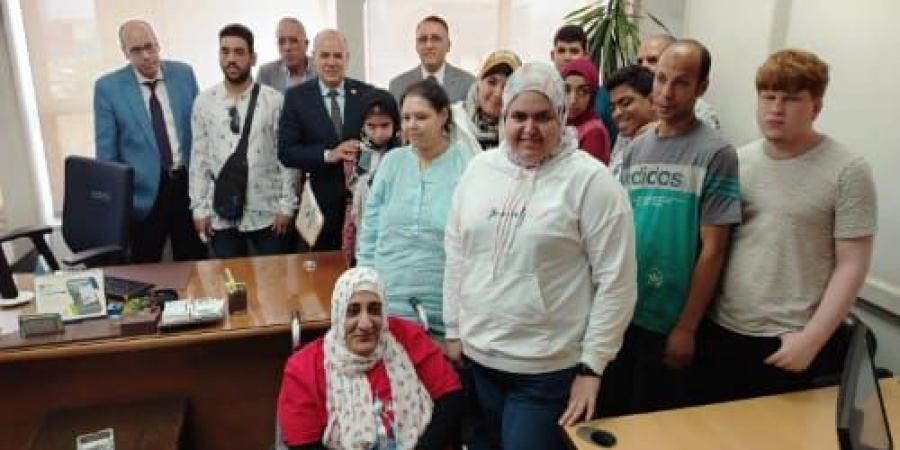 وزارة العمل.. تسليم عقود عمل جديدة لذوي همم بالقاهرة