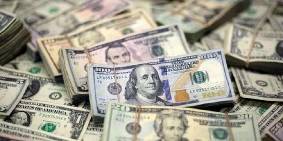تراجع الدولار لمستويات متدنية بعد هجوم ترامب على رئيس الفيدرالي