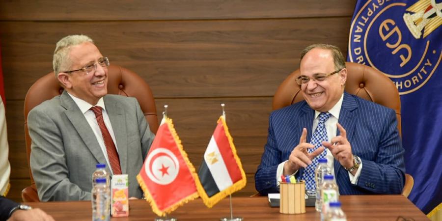 رئيس هيئة الدواء يعقد اجتماعاً مع وزير الصحة التونسي