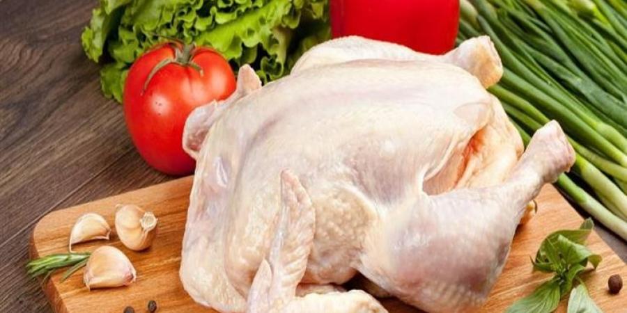 قبل طهي الدجاج..7 علامات تشير إنها فاسدة وخطيرة على صحتك