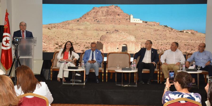 إعطاء إشارة انطلاق اليوم الإعلامي المفتوح حول السياحة الداخلية