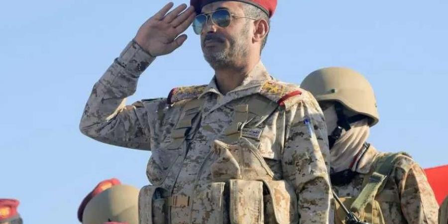 الجيش اليمني يوجه رسائل نارية للقيادة السياسية: كفى تفرّقًا..الصبر ينفد والظروف مواتية للحسم العسكري فماذا تنتظرون؟