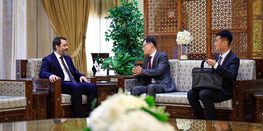 الوزير الشيباني يبحث مع سفير جمهورية الصين الشعبية لدى سوريا تعزيز التعاون الثنائي