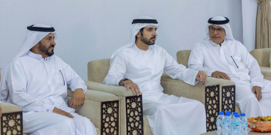 حمدان بن محمد يقدّم واجب العزاء في وفاة محمد سهيل بن عويضان العامري