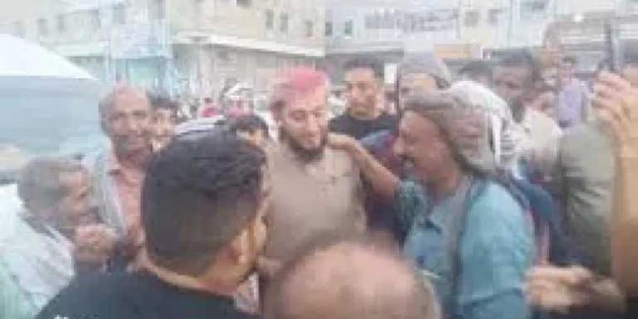 إدارة أمن عدن توقف عددًا من الضباط والأفراد وتُحيلهم للتحقيق إثر اقتحام مسجد في المنصورة واعتقال إمامه