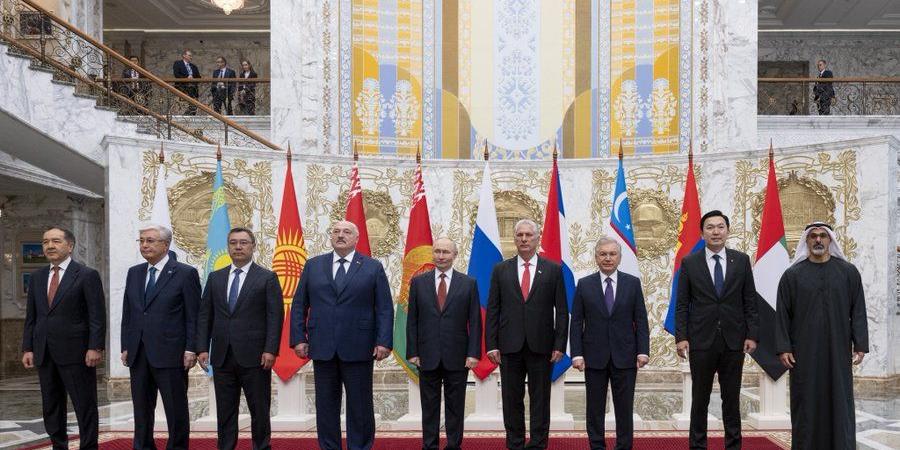 نيابة عن رئيس الدولة.. ولي عهد أبوظبي يشارك في اجتماع المجلس الاقتصادي الأعلى للاتحاد الأوراسي