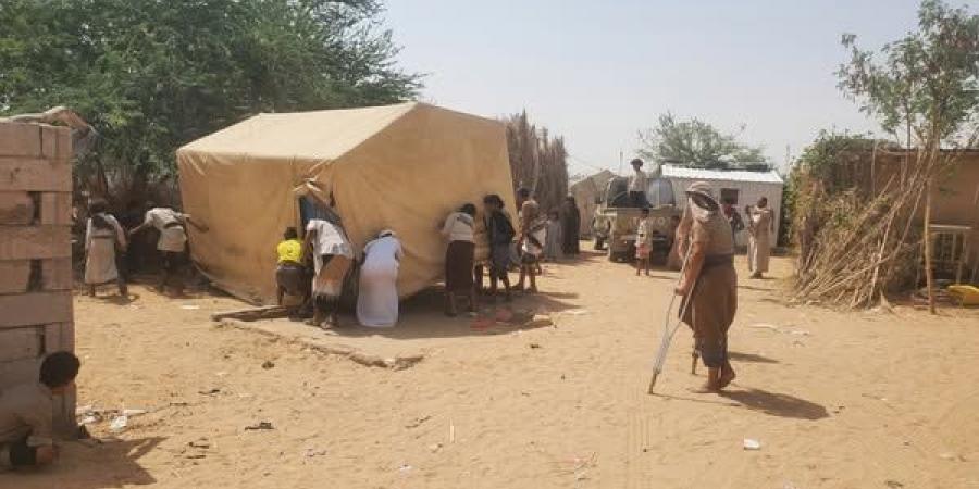تهجير سكان مخيم للنازحين في مارب ونزوح جماعي لعشرات الأسر (صور)