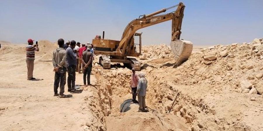 رئيس شركة مياه البحر الأحمر يتابع أعمال ازدواج خط مياه  الكريمات