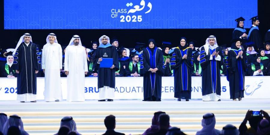 أحمد بن سعيد يشهد حفل تخريج طلبة جامعة محمد بن راشد للطب والعلوم الصحية   